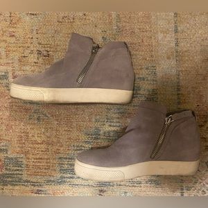 Grey Dolce Vita Wedge Sneaker Shoe.  Light Grey/Gray.  Zippered.  Size 7.5